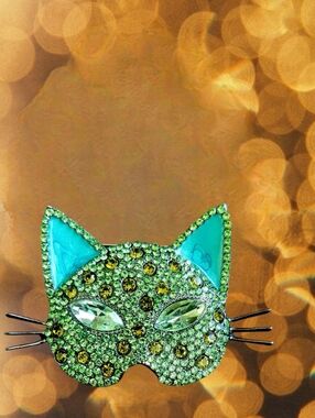 Crystal Cat Face Brooch